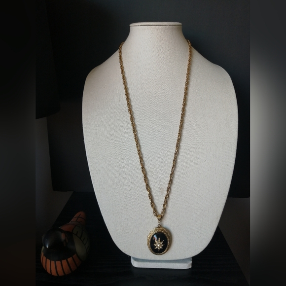 Vintage Necklace Faux Seed Pearls Black Enamel Goldtone Pendant Mourning Locket - Picture 4 of 9